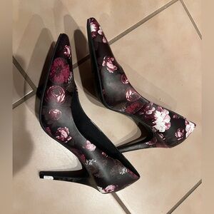 Christian Siriano floral print heels 4”